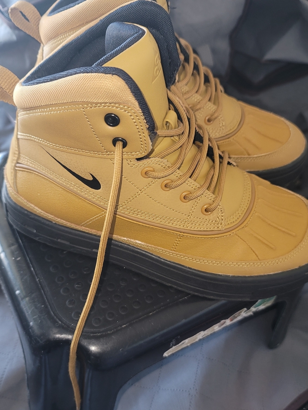 Nike Youth Black Athletic Shoes with Yellow Accent - Picture 4 of 8